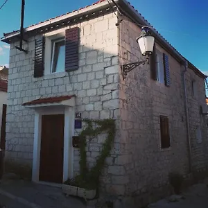 Stone House Slatine